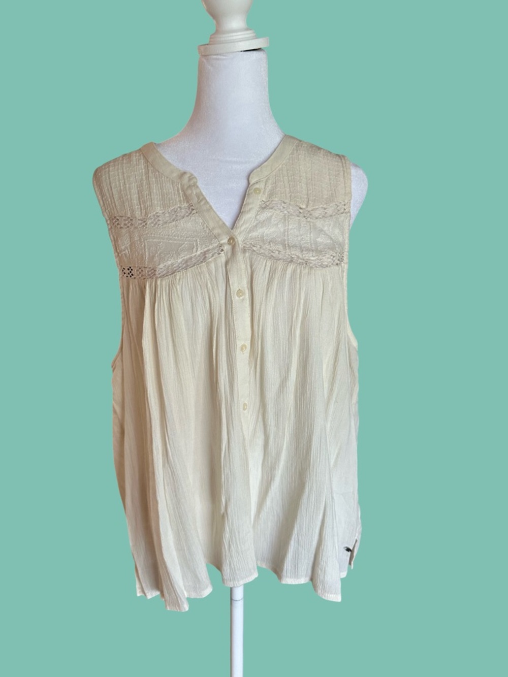 NWT American Eagle Outfitters Cream Sleeveless Button Front Tank with Lace